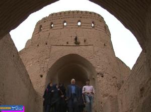 بازدید دانش آموزان دختر استعدادهای درخشان تهران از بناهای تاریخی میبد 