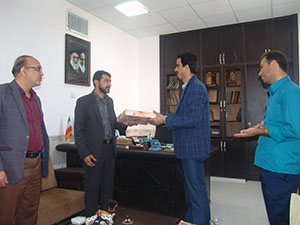 تجلیل از مدیر کل پزشکی قانونی استان توسط مدیر مرکز اسناد و کتابخانه ملی استان یزد