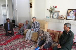 بازدید نمایندگان شهرداری یزد، سپاه پاسداران، بنیاد شهید و بسیج ( محلات ) از خانواده های شهدا 