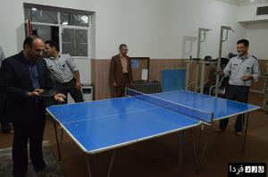 تصویری :تصویری :پینگ پنگ بازی مهندس عظیمی زاده شهردار یزد با پرسنل اتش نشانی 
