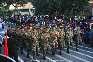 رژه نیروهای مسلح شهرستان مهریز در آغازین روز هفته دفاع مقدس از نگاه دوربین