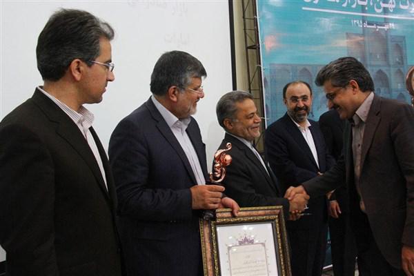 پیشگامان کویر آسیا صادر کننده نمونه استان یزد شد