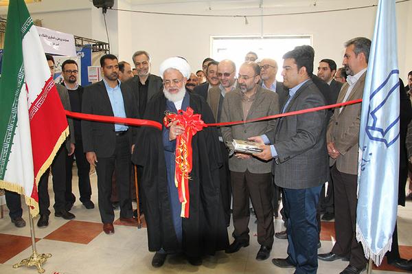 نمایشگاه فن‌بازار با حضور امام جمعه یزد در دانشگاه یزد افتتاح شد