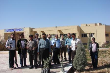 	برگزاری مراسم بزرگداشت هفته منابع طبیعی و روز درختكاری در مركز تحقیقات و آموزش كشاورزی و منابع طبیعی یزد