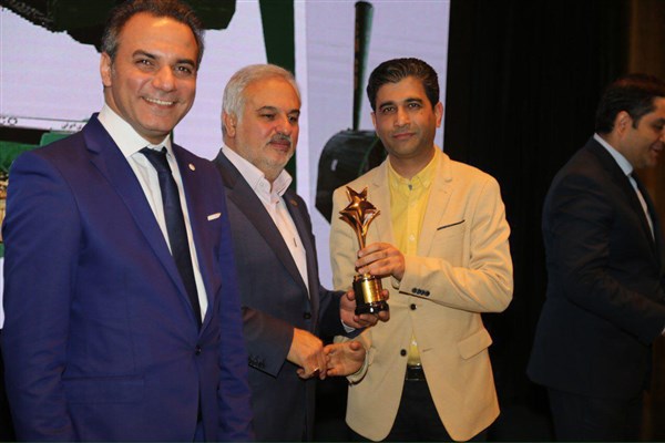 تجلیل از شرکت تعاونی پیشگامان نصف جهان در همایش یکصد برند برتر