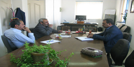 نشست صمیمانه رئیس مرکز آموزش فنی و حرفه ای شهرستان خاتم با مسئولان کمیته امداد امام خمینی (ره)شهرستان