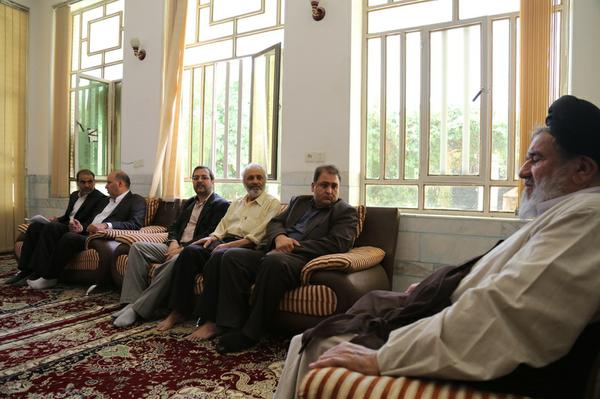 مسئولان بافق با خانواده شهدای شهرستان دیدار کردند
