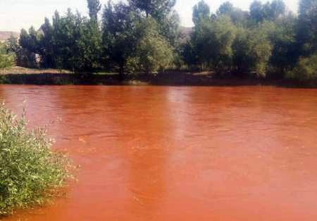 ورود پساب تصفیه خانه آب یزد به زاینده رود در مراجع قضایی تحت پیگیری است