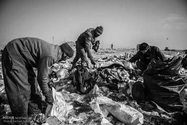 سارقان زباله‌های بازیافت ابرکوه یزد دستگیر شدند