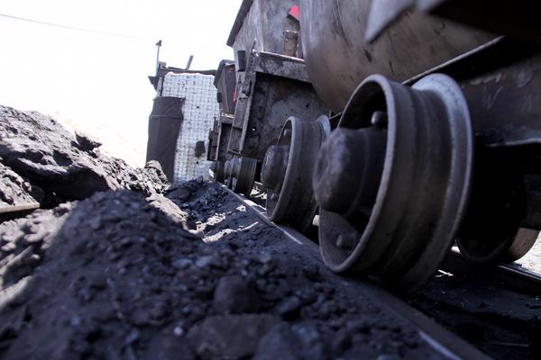 گزارش تصویری:بازدید فرماندار ویژه طبس ازمعادن شرکت زغالسنگ طبس احیا سپاهان طبس(1)