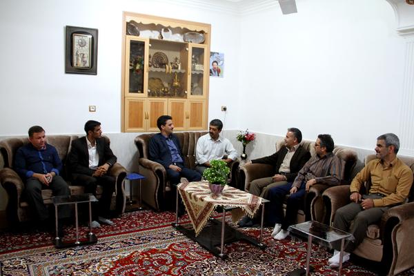   دیدار مهندس طلائی مقدم معاون استاندار و فرماندار ویژه شهرستان طبس از جانباز و آزاده سرافراز آقای محمد حسین محمدی مقدم بمناسبت ۲۶ مردادماه سالروز بازگشت آزادگان