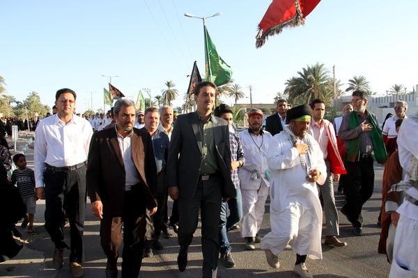 گزارش تصویری : استقبال فرماندار ویژه طبس از کاروان پیاده انصار الحسین از مشهد الرضا به کربلای معلی (از مسیر شلمچه )
