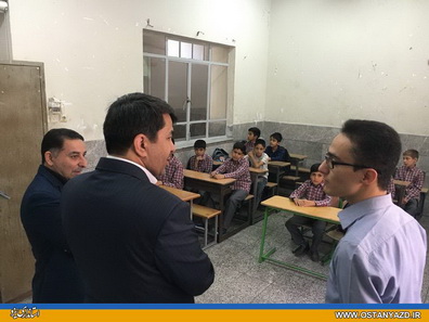 بازدید سرزده معاون سیاسی، امنیتی و اجتماعی استاندار یزد از مدارس شهر یزد در روز اول مهر