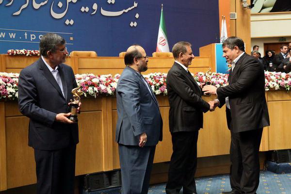 تجلیل از3 صادرکننده ممتاز و نمونه ملی استان یزد در مراسم روز صادرات