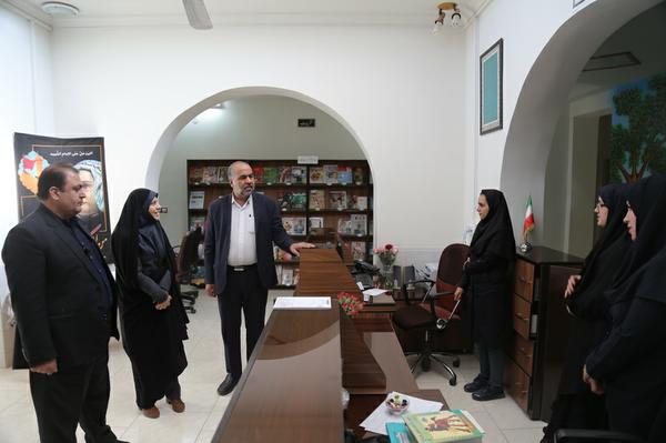 حضور نماینده مجلس و فرماندار بافق در اداره کتابخانه های عمومی