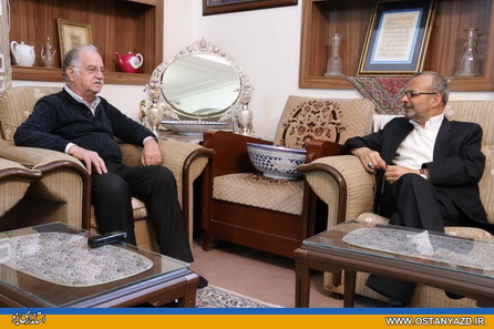 استاندار یزد با استاد برجسته خوشنویسی و فرهنگی پیشکسوت استان دیدار کرد