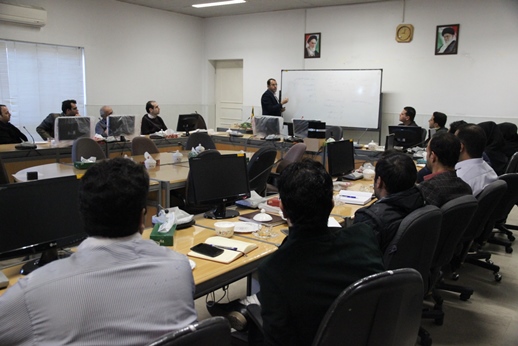 برگزاری دوره آموزشی خبرنگاری با موبایل در شرکت برق منطقه‌ای یزد