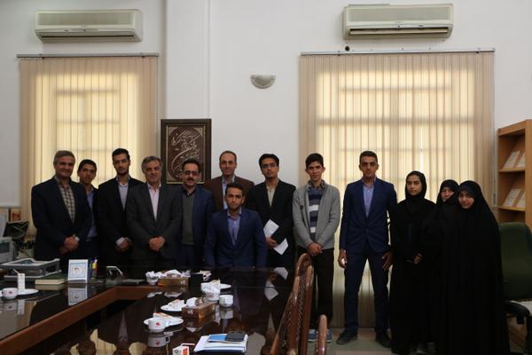 نشست صمیمی اعضای مجمع خیرین دانش آموز استان یزد با مدیرعامل مجمع خیرین مدرسه ساز استان