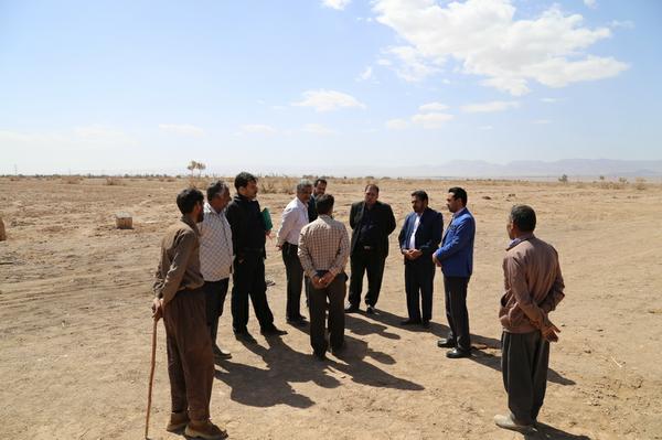 مساعدت فرماندار بافق جهت تجهیز آزمایشگاه مرکز تحقیقات شتر این شهرستان