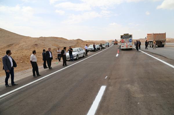 بیش از ۱۲ کیلومتر از باند دوم بزرگراه یزد_بافق زیر عبور رفت + تصاویر