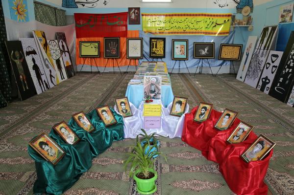 نمایشگاه آثار علامه شهید مطهری در بافق افتتاح شد