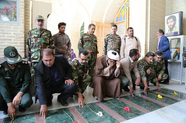 قبور مطهر شهدای شهرستان بافق غبار روبی و عطر افشانی شد + تصاویر