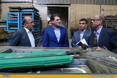 معاون هماهنگی امور اقتصادی و توسعه منابع استاندار از واحد تولیدی کاشی مسعود بازدید کرد