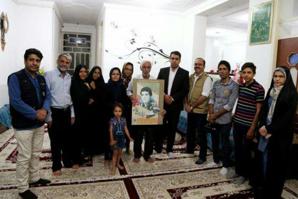 اصحاب رسانه بافق با خانواده “شهید کلانتری” به مناسبت روز خبرنگار دیدار کردند