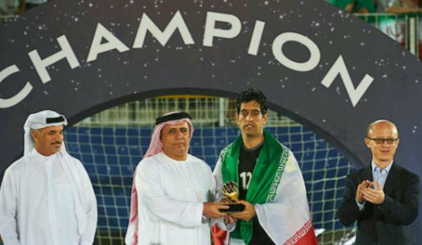  بازدید حمید بهزادپور، بهترین دروازه بان جام بین قاره ای فوتبال ساحلی جهان از خانه سالمندان مهریز