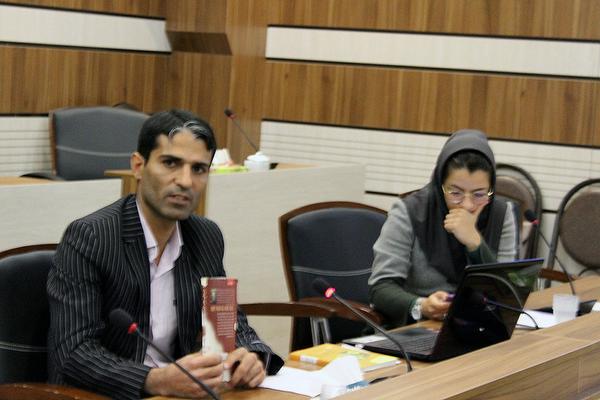 دانشجویان پردیس دانشگاهی مهریز در نشست کتاب‌خوان «پژوهش» شرکت کردند