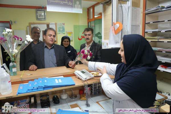 فرماندار بافق از پرستاران شيفت عصر بیمارستان ولیعصر (عج) تجلیل کرد + تصاویر 