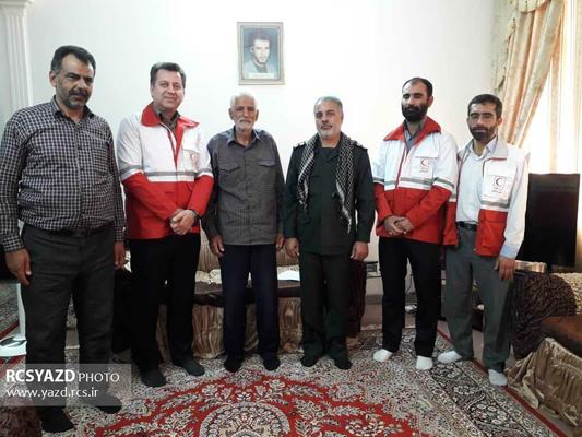 دیدار مدیرعامل جمعیت هلال احمر استان یزد با خانواده شهداء استان 