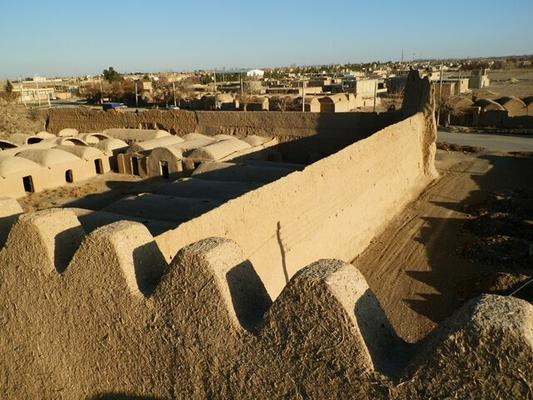 آغاز پروژه مرمت قلعه ملکی هرات شهرستان خاتم