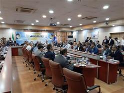 بازدید میدانی وزیر اقتصاد از اسكله های بندر امام خمینی (ره)/ گفتگوی رودرو با واردكنندگان كالا و بررسی مسائل و مشكلات آنان