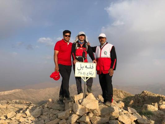 صعود امدادگران و نجاتگران هلال احمر شهرستان خاتم به قله بُل  