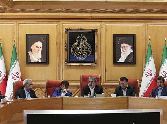 تاکید وزیر کشور بر نظارت بیشتر بر قیمت کالاها/ تقریبا ۱۰۰ قلم کالا اعلام قیمت روزانه داشته باشند/ سقف قیمت بلیط هواپیما به مردم اطلاع رسانی شود