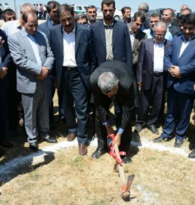 عملیات اجرایی کانال انتقال آب اوغان در شهرستان سراب با حضور وزیر جهاد کشاورزی آغاز شد