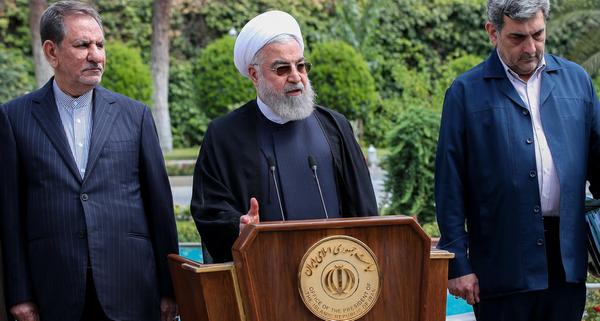 دکتر روحانی به مناسبت روز خبرنگار و در جمع خبرنگاران: استفاده از خدمات اینترنت رایگان برای یکسال، هدیه دولت به مناسبت روز خبرنگار/خبرنگاران بدون لکنت زبان اگر نقصی در کار دولت بود، را تذکر دهند