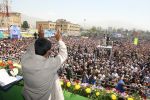 استقبال پر شور مردم کرج از احمدي نژاد 