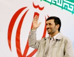 احمدي نژاد: شرايط ايران آماده جهشي بزرگ است 