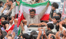 احمدي‌نژاد هنوز به ورزشگاه تختي نرسيده است 