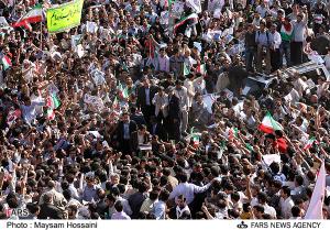 حاشيه‌هاي  اجتماع ميليوني حاميان احمدي‌نژاد در مصلي تهران 