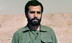 پیکر حاج علی هاشمی بر شانه های نمازگزاران آرام گرفت