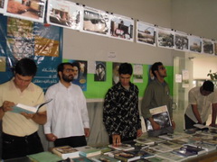 برپایی نمایشگاه عکس و کتاب امام خمینی(ره) در مهریز