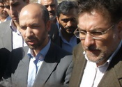 تابش در بازدید چند ساعته وزیر صنایع و معادن از پروژهای صنعتی اردکان  با اشاره  به واگذاری  زمین وآب به پروژه های که مدت زیادی است عملا هیچ اقدامی انجام نداده اند  خواستار تجدیدنظر در این خصوص و واگذاری زمین و آب آن به پروژه های در حال احداث و جدید شد