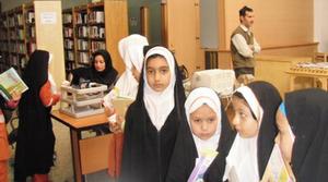 بازديد دانش‌آموزان دبستان ام لیلی از کتابخانه مجتمع فرهنگی و هنری مهریز