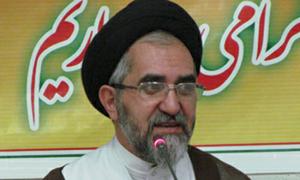 امام جمعه ابرکوه در خطبه های نماز جمعه: سیاهی رنگ چادر کوبنده تر از سرخی خون شهید برای دشمن است.