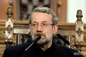 لاریجانی با اشاره به تداوم رفتار خصمانه دولت انگلیس علیه ایران: ملت ایران از اقدامات موذیانه انگلیسی‌ها ناراضی است