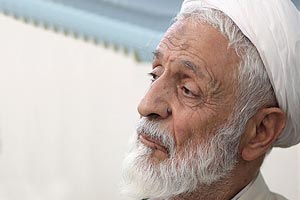 دولت نباید خود را در مظان اتهام قرار دهد دولت نباید خود را در مظان اتهام قرار دهد