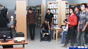 حضور دانش‌آموزان مدرسه فارابی در کتابخانه مجتمع فرهنگی و هنري بافق +عکس